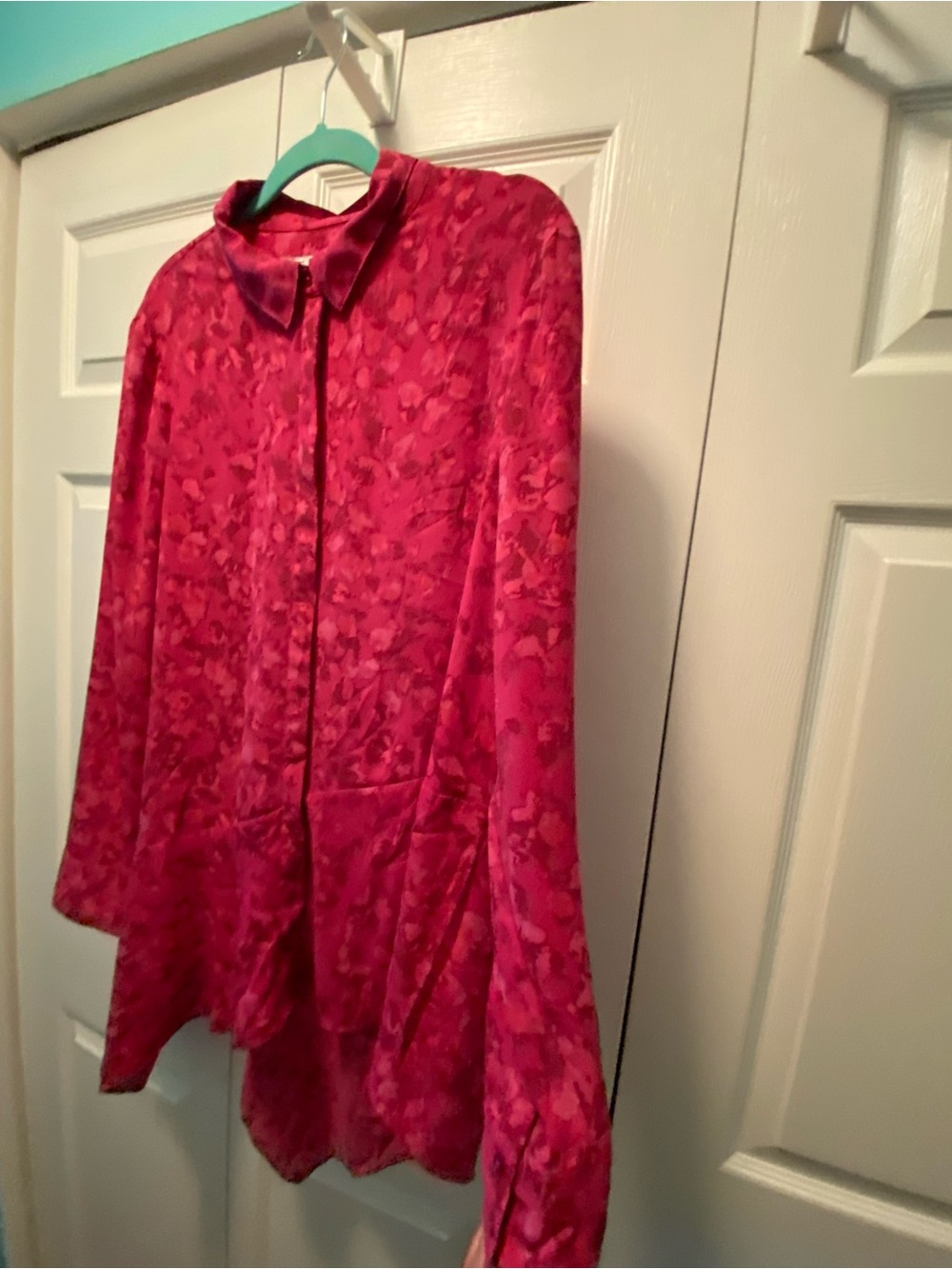 Halston Women’s Pink Abstract Floral Button Down Blouse Asymmetrical Hem XL - Picture 7 of 15